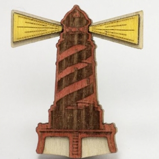 Деревянный значок маяк