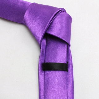 Однотонный лиловый узкий галстук