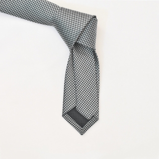 Узкий черно-белый галстук с узором из вискозы