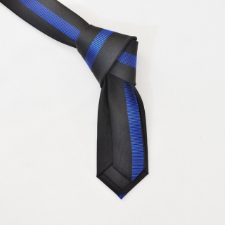 Черный галстук с синей полосой из вискозы