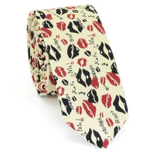 Купить узкий мужской галстук белого цвета с фактурным узором в виде губ.