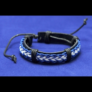 Кожаный браслет с синим плетением