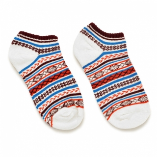 Белые носки с цветным скандинавским узором