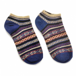 Синие носки в скандинавском стиле
